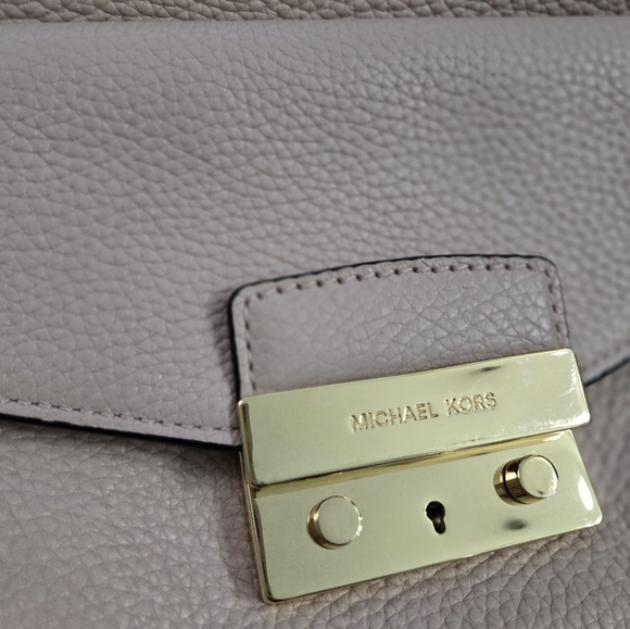 Michael Kors Blush Pink Calf Leather Purse - Picture 3 of 12